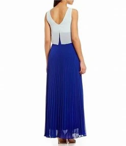 Sangria - DWKO624 Sleeveless Popover Accordion Dress