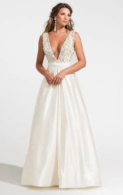 Ashley Lauren - 1121 Beaded V-Neck Ball Gown