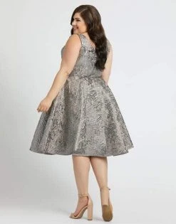 Mac Duggal Fabulouss - 77673F Metallic V-Neck And Back Cocktail Dress