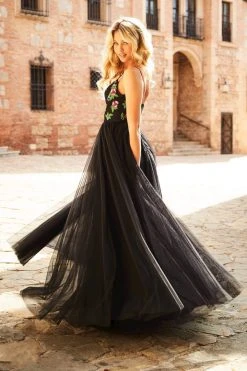 Sherri Hill - 52050 Embroidered Plunging Sweetheart Tulle A-Line Gown