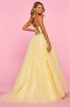 Sherri Hill - 53371 Embroidered Halter Tulle A-Line Dress